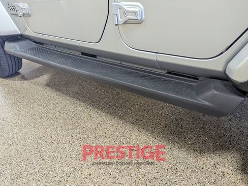 Used 2022 Jeep Wrangler Unlimited Sahara image 12