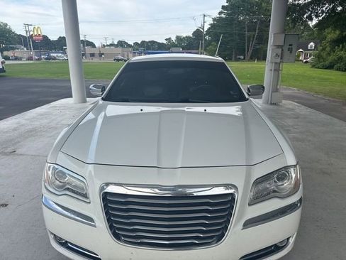 Used 2012 Chrysler 300 Limited RWD image 8