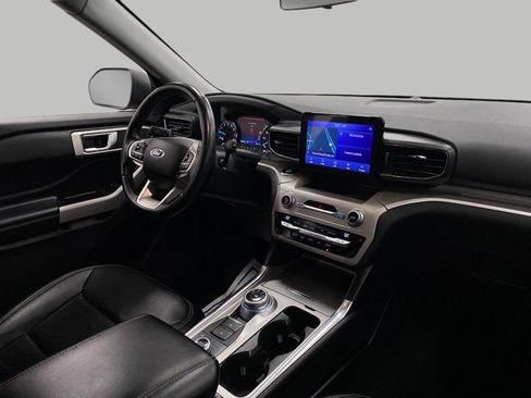 Used 2020 Ford Explorer XLT w/ Equipment Group 202A image 21