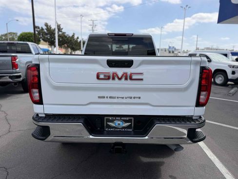 Used 2022 GMC Sierra 2500 SLE w/ Preferred Package AWD/4WD image 4