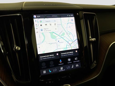 Certified 2023 Volvo XC60 B5 Ultimate AWD/4WD image 13