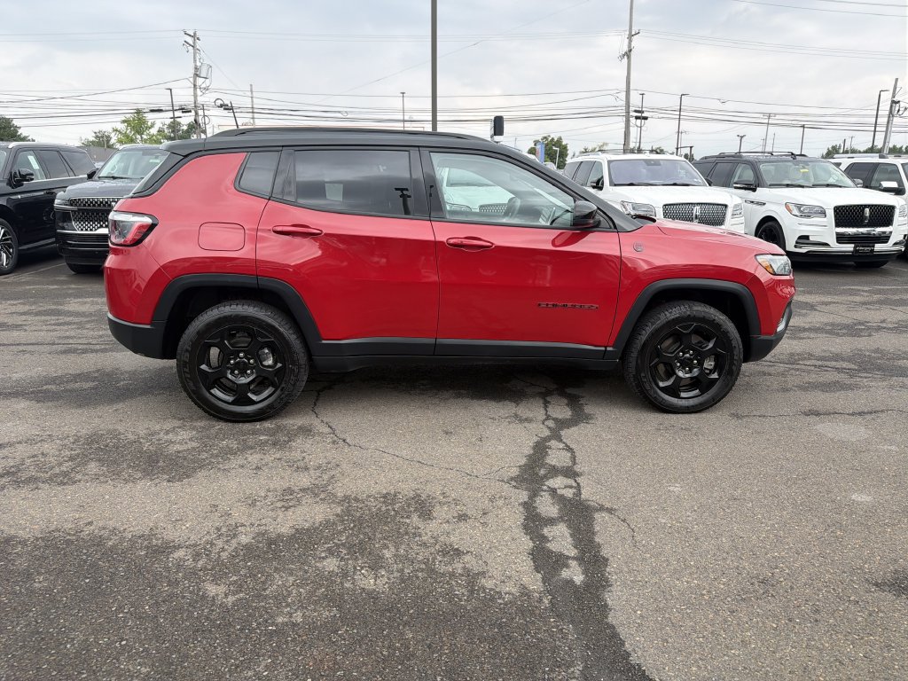 Used 2023 Jeep Compass Trailhawk w/ Trailhawk Convenience Group AWD/4WD image 6