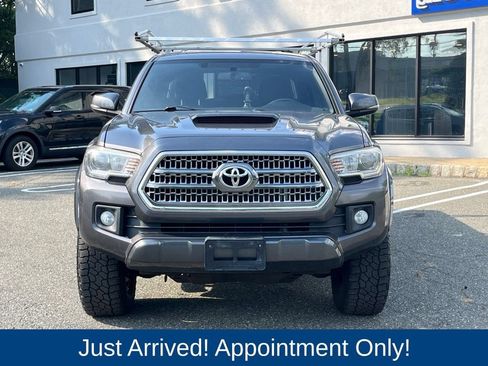 Used 2017 Toyota Tacoma TRD Sport w/ Exterior Package AWD/4WD image 2