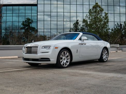 Used 2017 Rolls-Royce Dawn RWD image 4