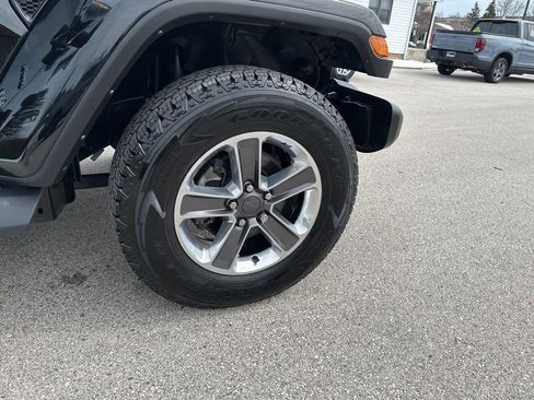 Used 2023 Jeep Wrangler Unlimited Sahara w/ Cold Weather Group image 4