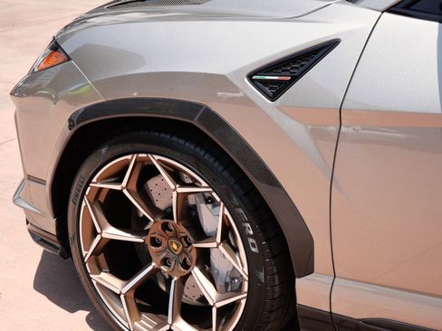 Used 2023 Lamborghini Urus Performante AWD/4WD image 32