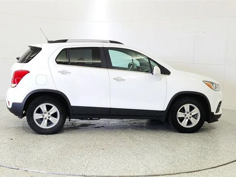 Used 2018 Chevrolet Trax LT w/ LT Convenience Package FWD image 8