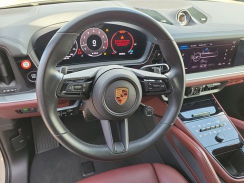 Certified 2025 Porsche Cayenne S AWD/4WD image 29