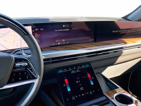 Used 2025 Cadillac Escalade ESV Sport Platinum image 6