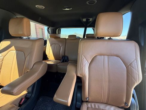 Used 2023 Ford Expedition Max Platinum AWD/4WD image 10