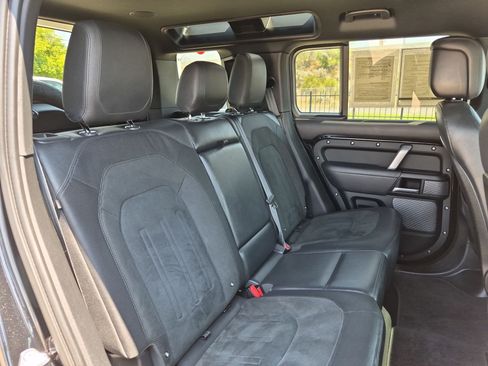 Used 2022 Land Rover Defender 110 V8 AWD/4WD image 27