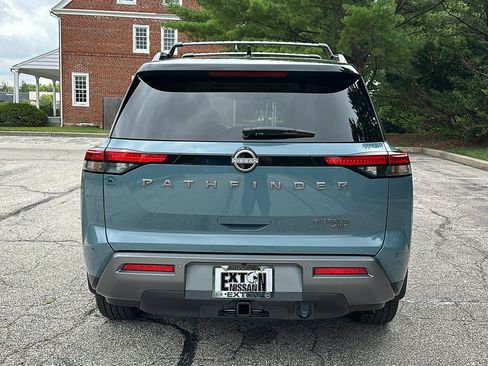 Used 2026 Nissan Pathfinder Platinum w/ Lighting Package AWD/4WD image 5