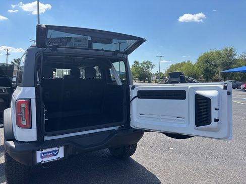 Used 2023 Ford Bronco Badlands image 11