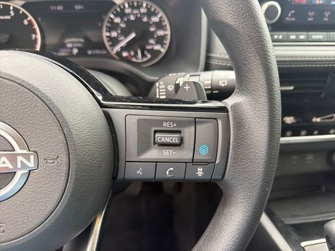 Used 2023 Nissan Rogue SV image 18