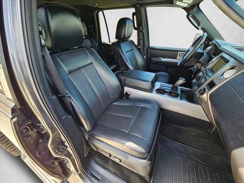 Used 2017 Ford Expedition XLT w/ Equipment Group 202A RWD image 24