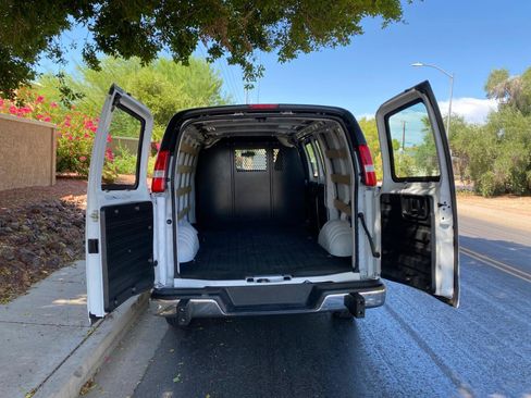 Used 2025 Chevrolet Express 2500 w/ Driver Convenience Package RWD image 19