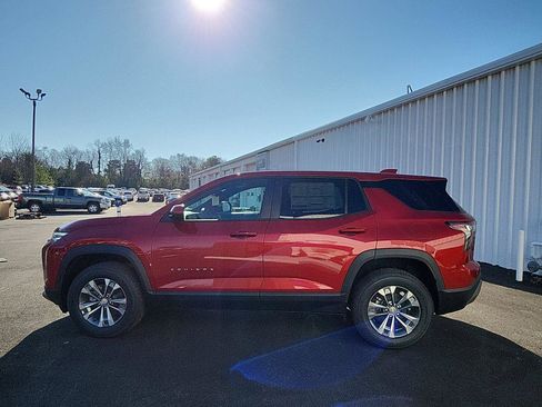 New 2026 Chevrolet Equinox LT w/ Convenience Package II image 2