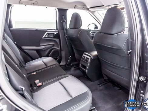 Used 2024 Mitsubishi Outlander ES image 34