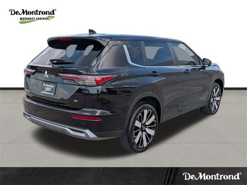 New 2025 Mitsubishi Outlander SE image 5