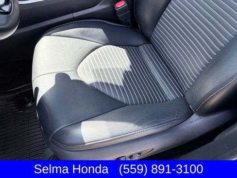 Used 2022 Toyota Highlander XSE AWD/4WD image 12