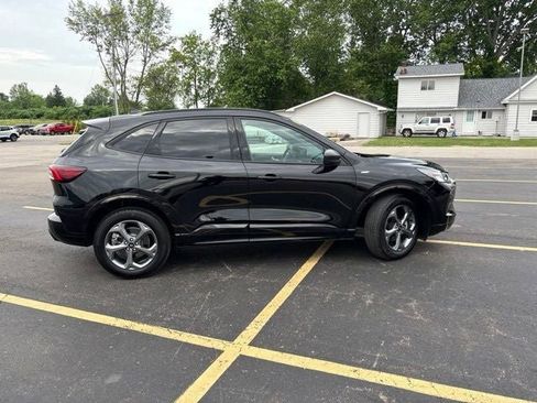 Used 2023 Ford Escape ST-Line w/ Tech Pack #1 AWD/4WD image 2
