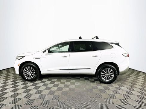 Used 2022 Buick Enclave Essence image 6