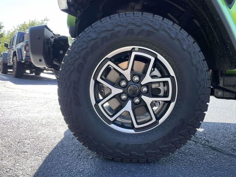 New 2025 Jeep Gladiator Rubicon image 38