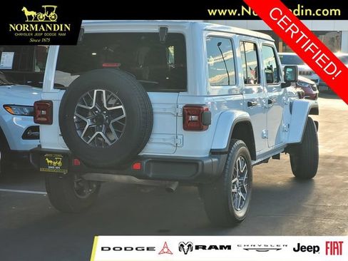 Certified 2025 Jeep Wrangler Unlimited Sahara AWD/4WD image 3