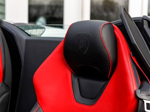 Used 2024 Lamborghini Huracan EVO image 6