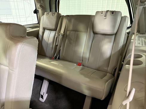 Used 2017 Lincoln Navigator Select RWD image 26