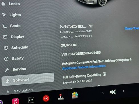Used 2024 Tesla Model Y Long Range AWD/4WD image 11