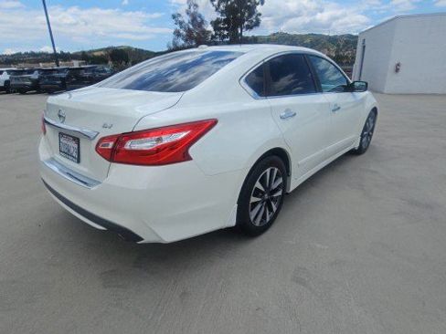Used 2016 Nissan Altima 2.5 SV FWD image 8