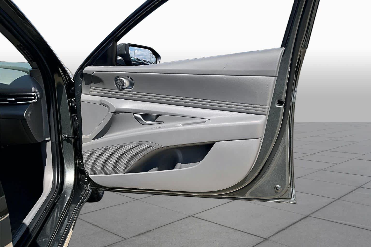 Certified 2025 Hyundai Elantra SEL FWD image 23