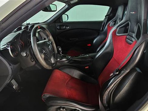Used 2016 Nissan 370Z NISMO image 17