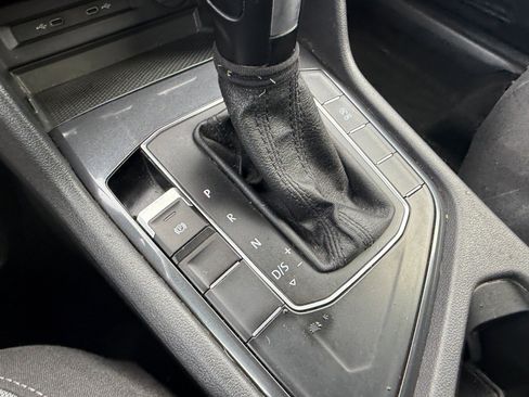 Used 2020 Volkswagen Tiguan S image 22