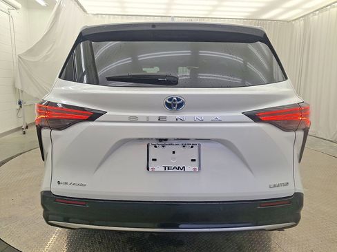Certified 2025 Toyota Sienna Limited image 23