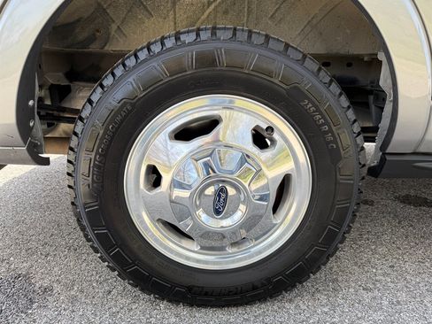 Used 2020 Ford Transit 150 Low Roof AWD image 28