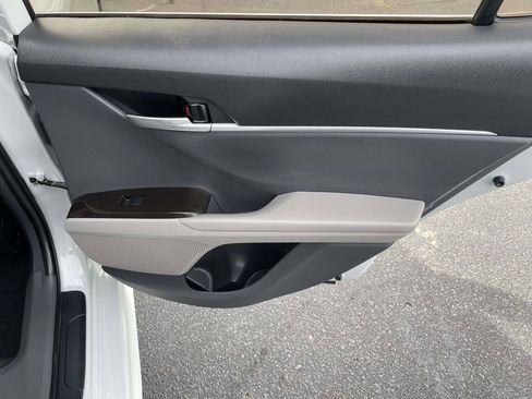 Used 2022 Toyota Camry SE image 43