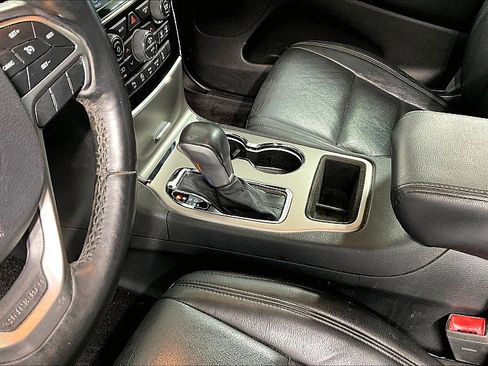 Used 2019 Jeep Grand Cherokee Altitude RWD image 12