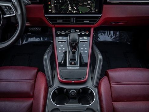 Used 2022 Porsche Cayenne Platinum Edition image 36