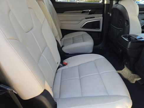 Certified 2022 Kia Telluride EX w/ EX Premium Package image 20