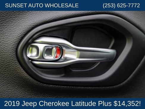 Used 2019 Jeep Cherokee Latitude Plus AWD/4WD image 42