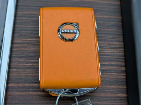 Used 2023 Volvo XC60 B5 Plus image 31