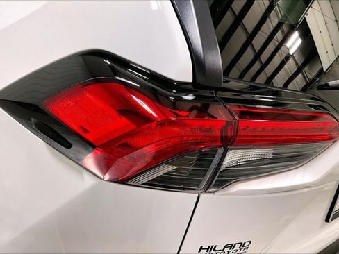 Certified 2025 Toyota RAV4 LE AWD/4WD image 30