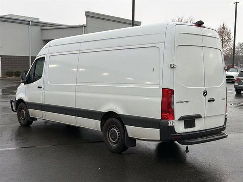Used 2021 Mercedes-Benz Sprinter 2500 image 4