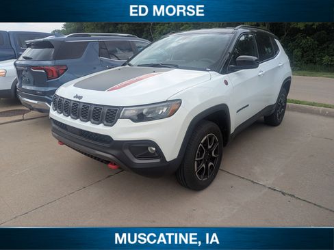 Used 2025 Jeep Compass Trailhawk AWD/4WD image 1