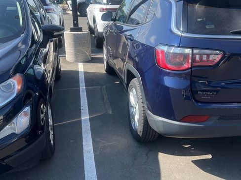 Used 2018 Jeep Compass Latitude w/ Popular Equipment Group FWD image 15