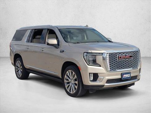 Used 2023 GMC Yukon XL Denali RWD image 3