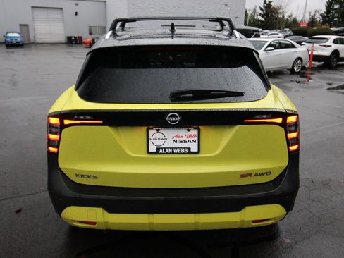 Used 2025 Nissan Kicks SR image 4