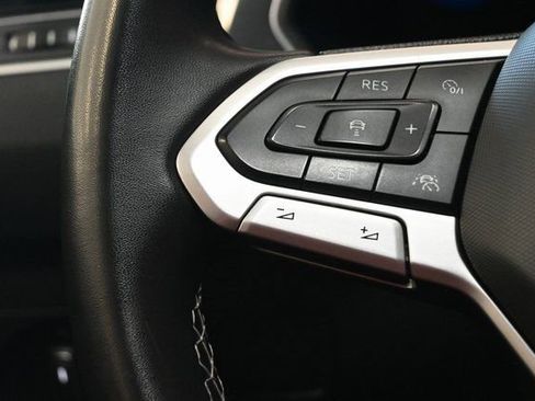 Used 2022 Volkswagen Tiguan SE w/ Panoramic Sunroof Package image 15